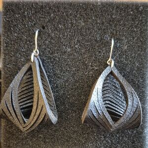 Oropopo Elegant Black Drop Earrings